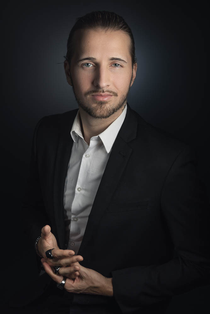 Photographe LinkedIn – portrait en chemise blanche