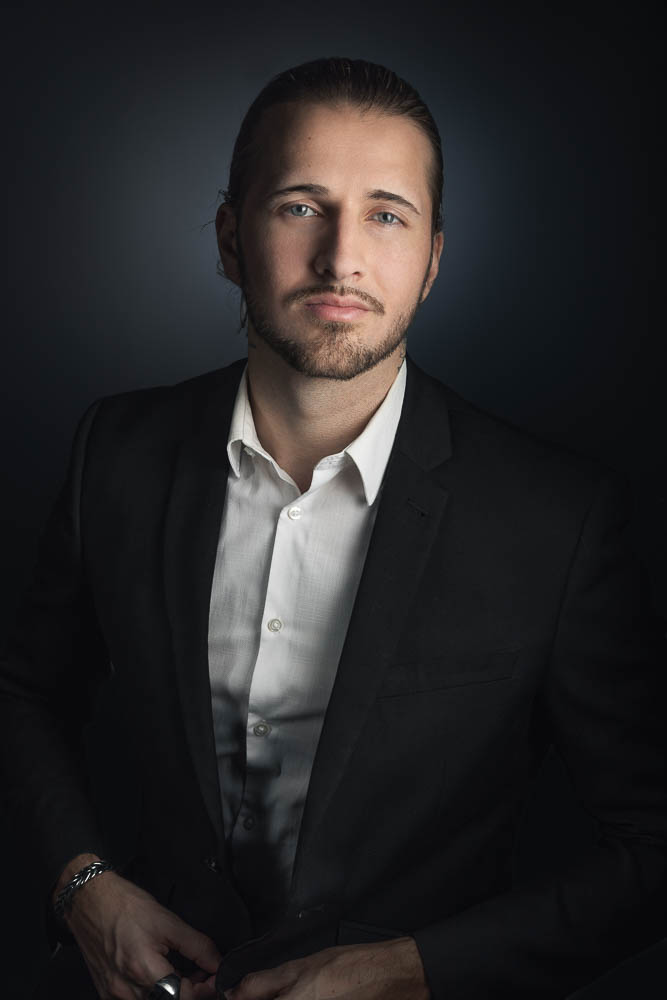 Photographe LinkedIn – portrait en chemise blanche