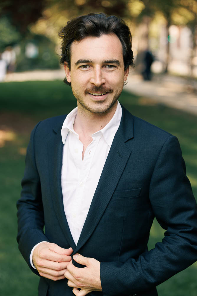 Photographe LinkedIn – portrait en chemise blanche