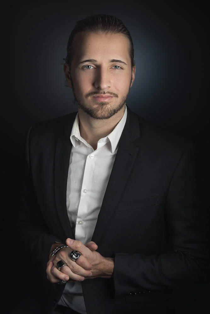 Photographe LinkedIn – portrait en chemise blanche