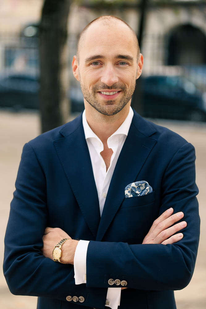 Photographe LinkedIn – portrait en costume