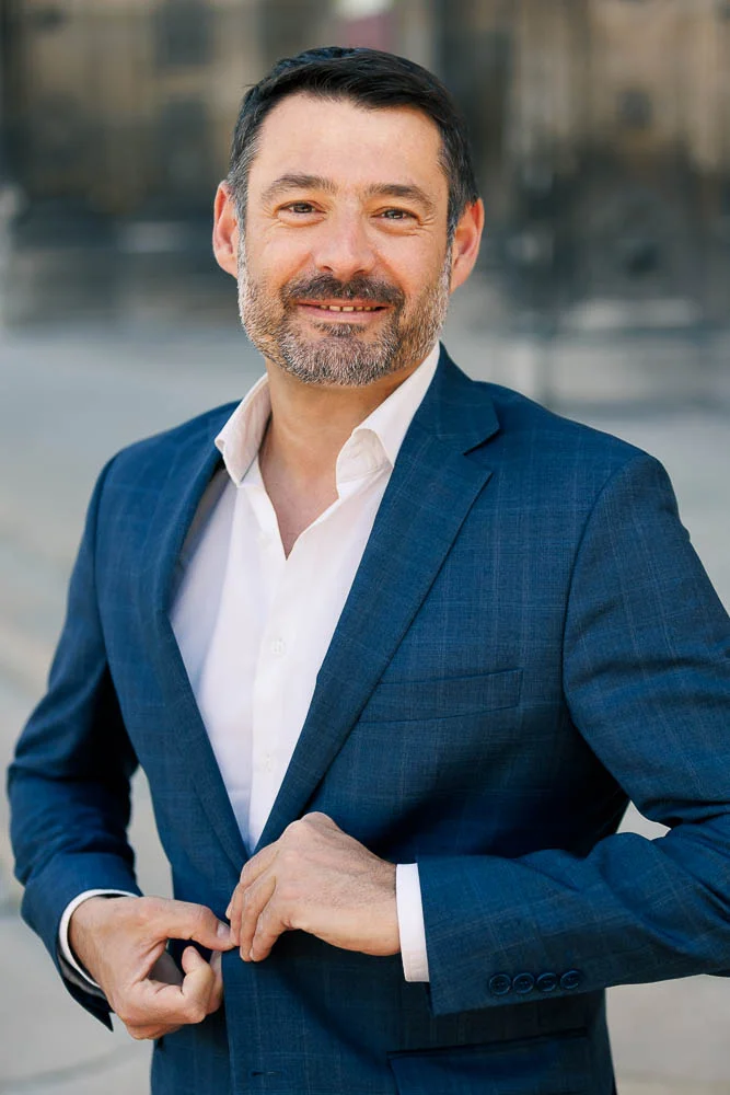 Photographe LinkedIn – portrait en costume