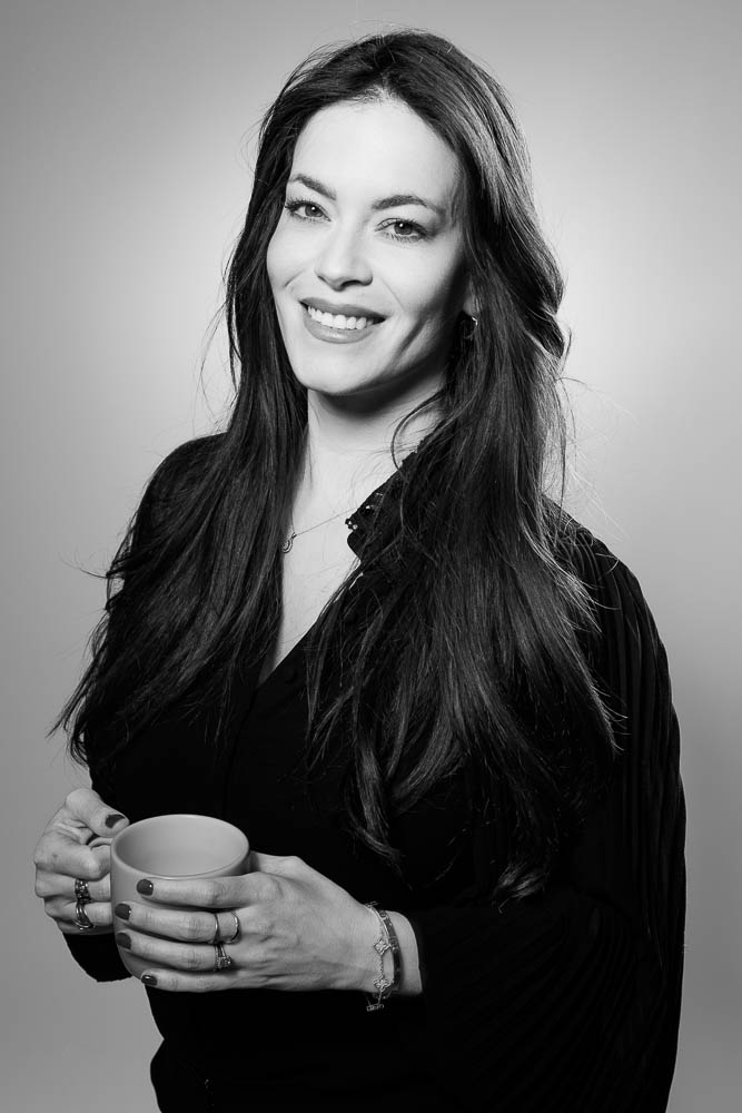 Photographe LinkedIn – portrait avec une tasse