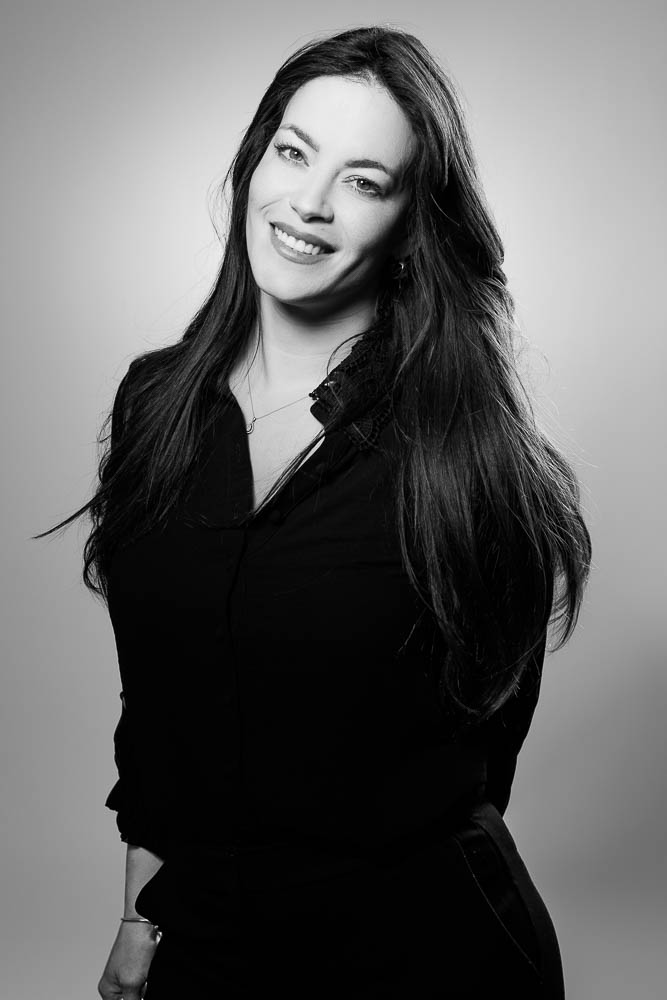 Photographe LinkedIn – portrait en tenue sombre