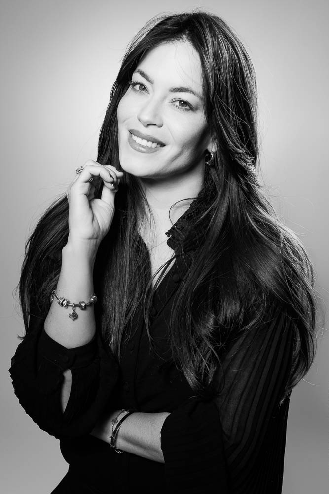 Photographe LinkedIn – portrait en tenue sombre