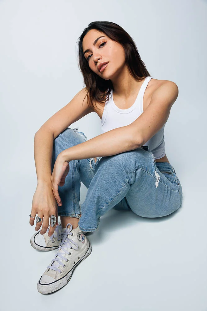 Photographe lookbook studio Paris – portrait en studio
