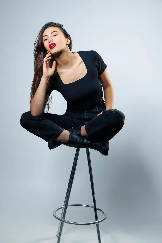 Photographe lookbook studio Paris – portrait en studio