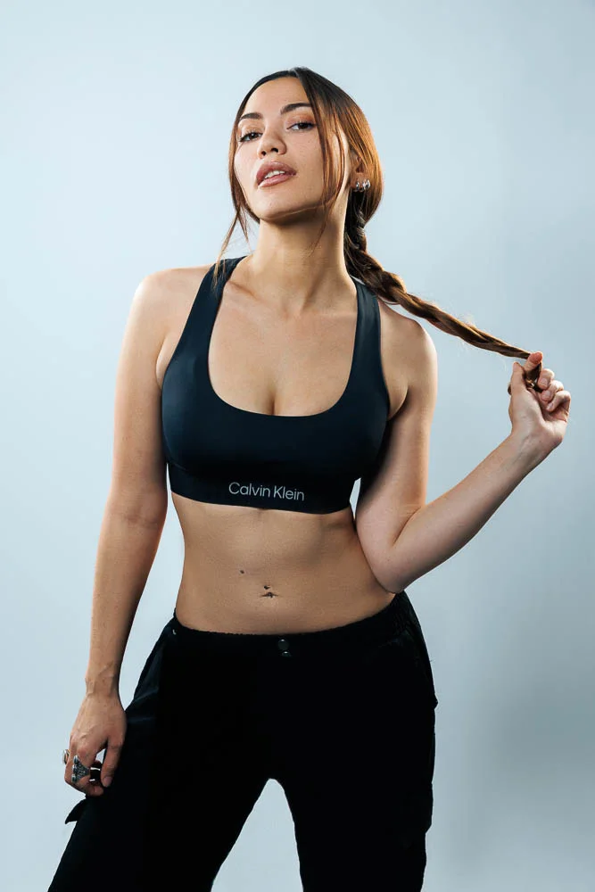 Photographe lookbook studio Paris – portrait en studio