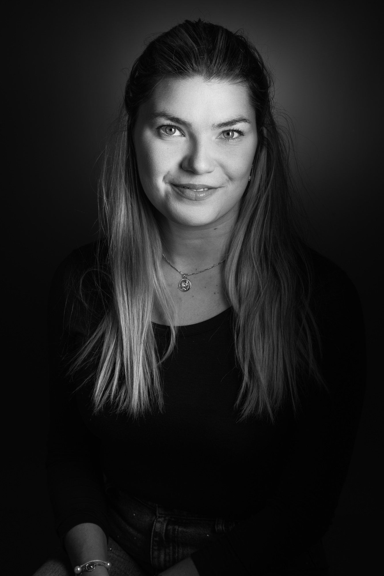 Photographe portrait noir et blanc à Paris – studio