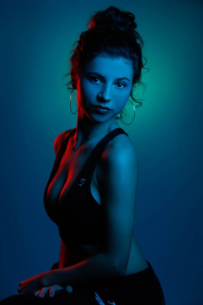 Photographe de shooting à Paris – portrait en tenue sombre
