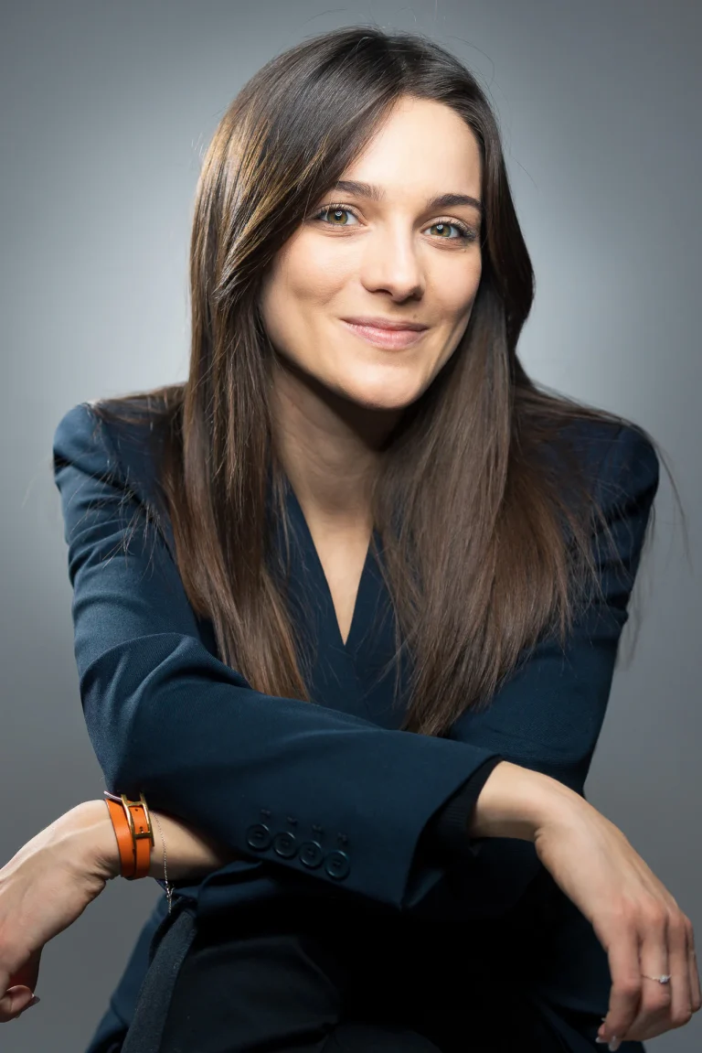 Photographe trombinoscope d’entreprise – portrait en blazer Photographe trombinoscope d’entreprise – portrait en blazer
