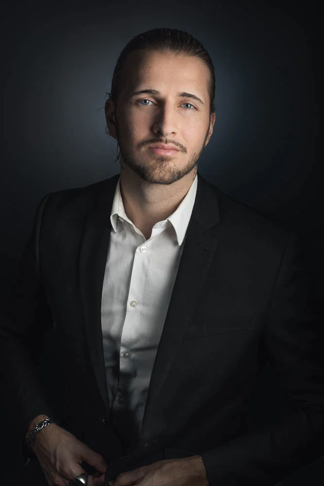 Photographe trombinoscope d’entreprise – portrait en studio Photographe trombinoscope d’entreprise – portrait en studio