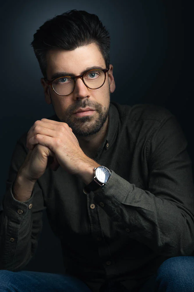 Photographe trombinoscope d’entreprise – portrait en studio Photographe trombinoscope d’entreprise – portrait en studio
