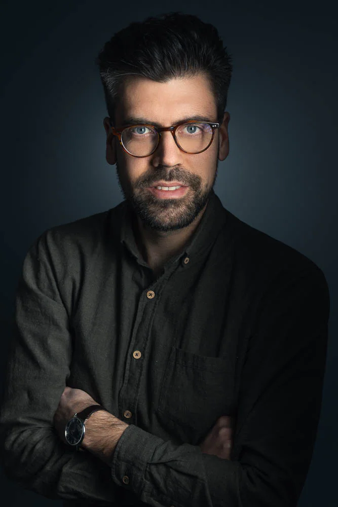 Photographe trombinoscope d’entreprise – portrait en studio Photographe trombinoscope d’entreprise – portrait en studio