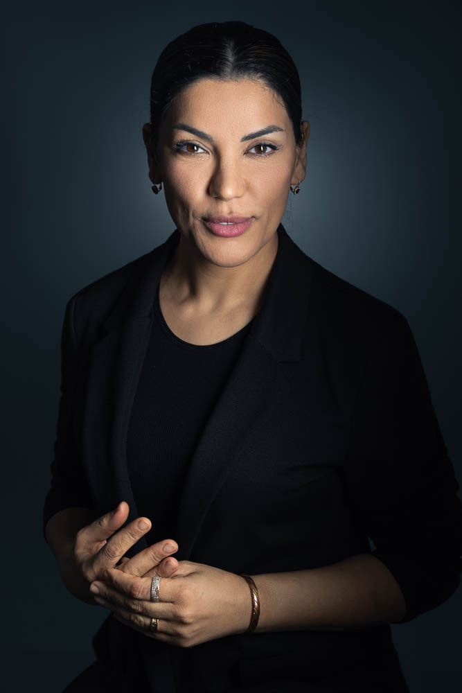 Shooting photo femme Paris – portrait en studio