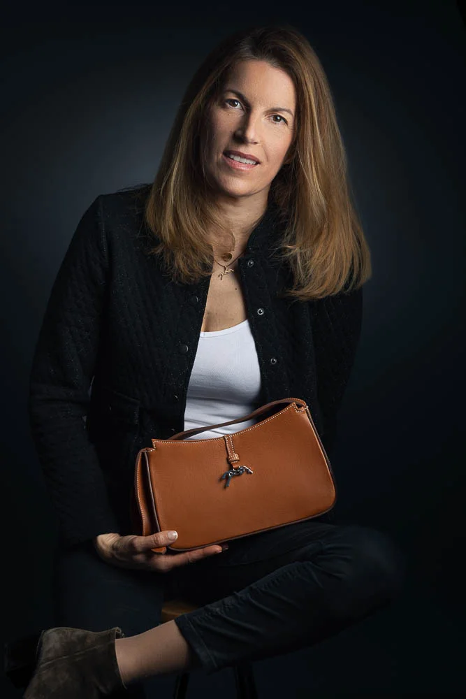 Shooting photo femme Paris – portrait en veste noire