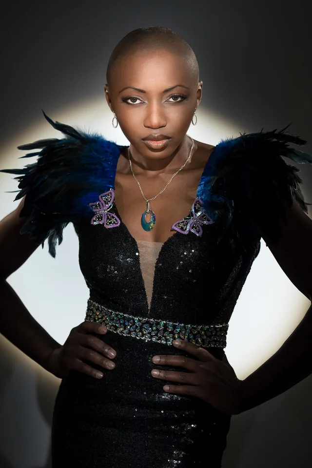 Shooting photo vintage à Paris – portrait en tenue sombre