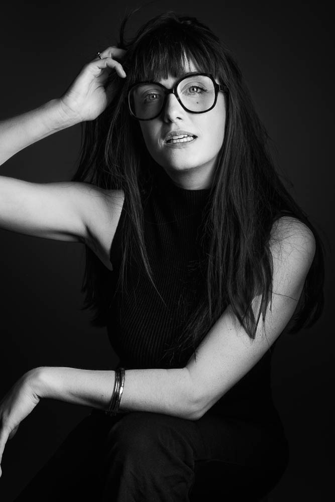 Photo corporate femme – portrait avec lunettes