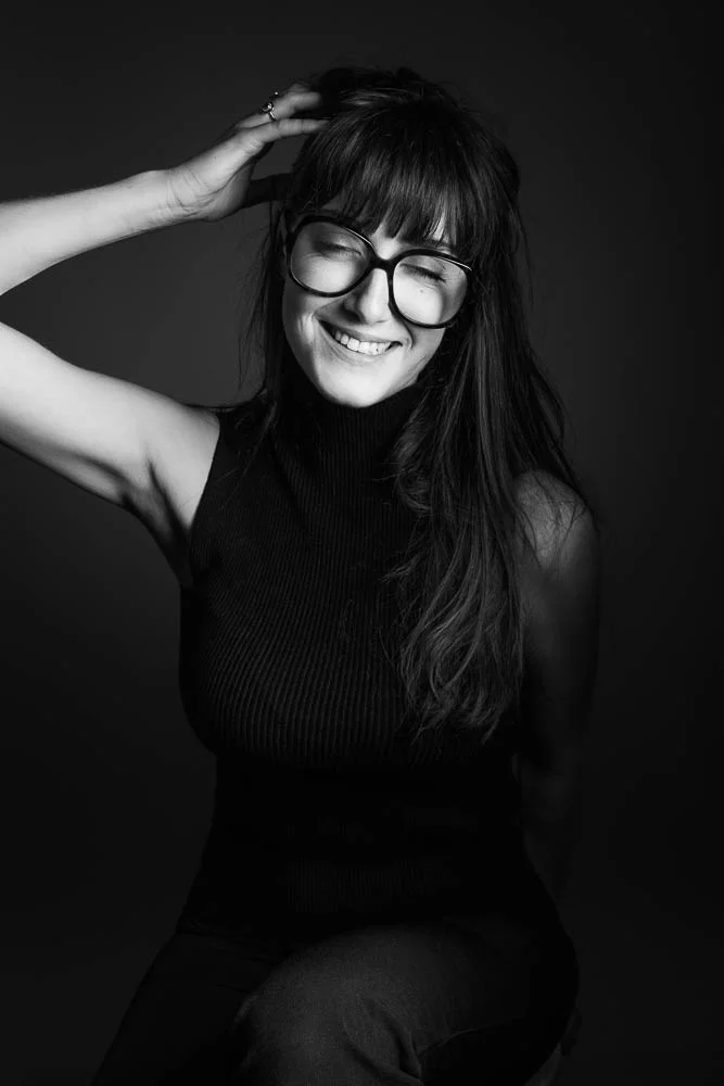 Photo corporate femme – portrait avec lunettes
