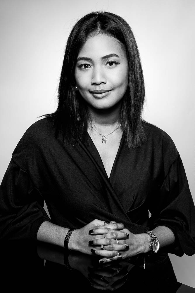 Photo corporate femme – portrait noir et blanc