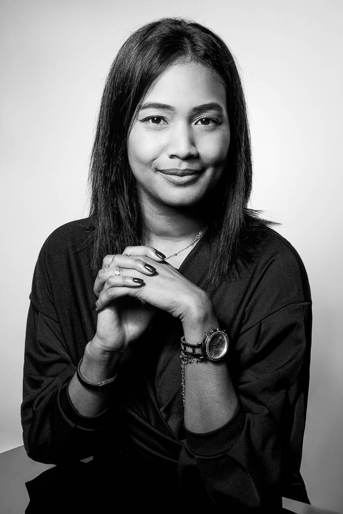 Photo corporate femme – portrait noir et blanc