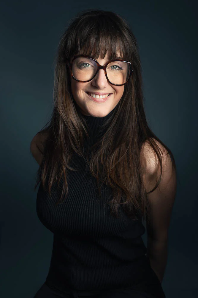 Photo de profil LinkedIn – portrait avec lunettes Photo de profil LinkedIn – portrait avec lunettes
