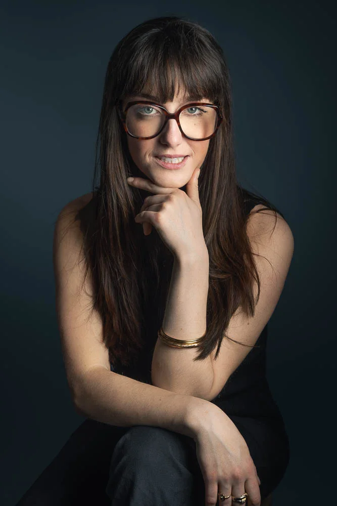 Photographe LinkedIn – portrait avec lunettes