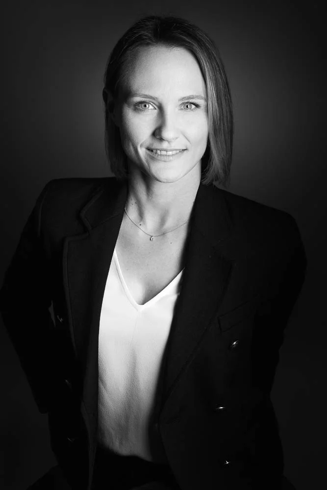 Photographe pour ostéopathe – portrait en veste noire