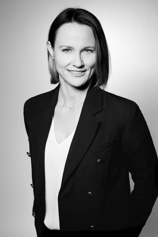Photographe trombinoscope d’entreprise – portrait souriant Photographe trombinoscope d’entreprise – portrait souriant