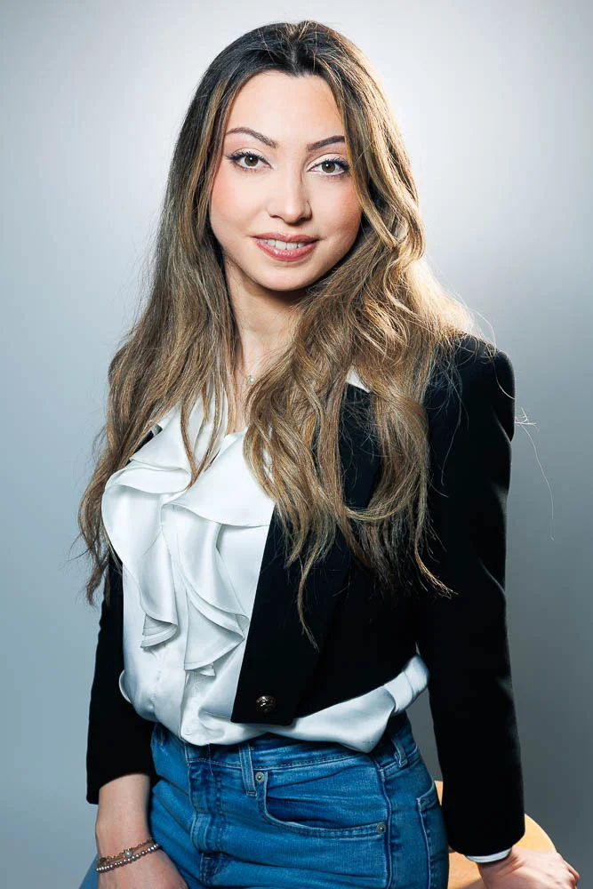 Photo corporate femme – portrait en veste noire