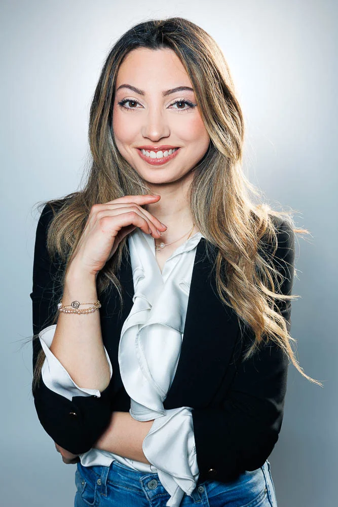 Photo corporate femme – portrait en veste noire