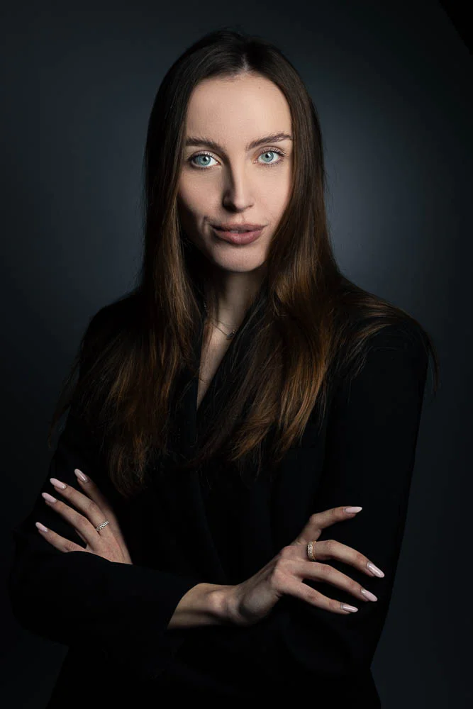 Photo de profil LinkedIn – portrait en tenue sombre Photo de profil LinkedIn – portrait en tenue sombre