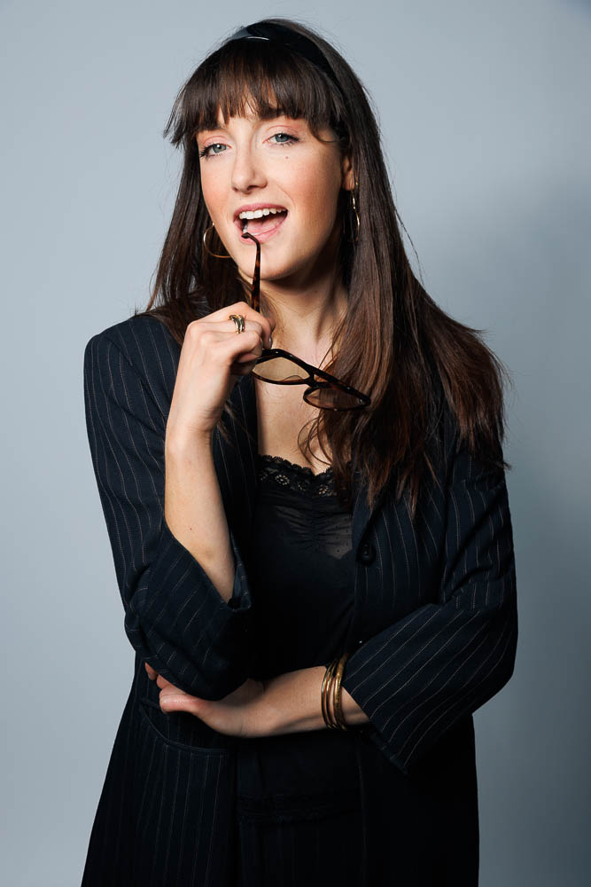 Photographe pour influenceuse et influenceur – avec lunettes