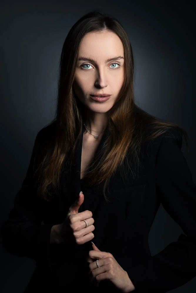Portrait en entreprise – portrait en tenue sombre