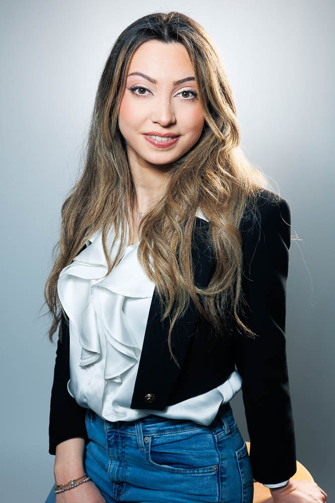 Shooting photo femme Paris – portrait en blazer
