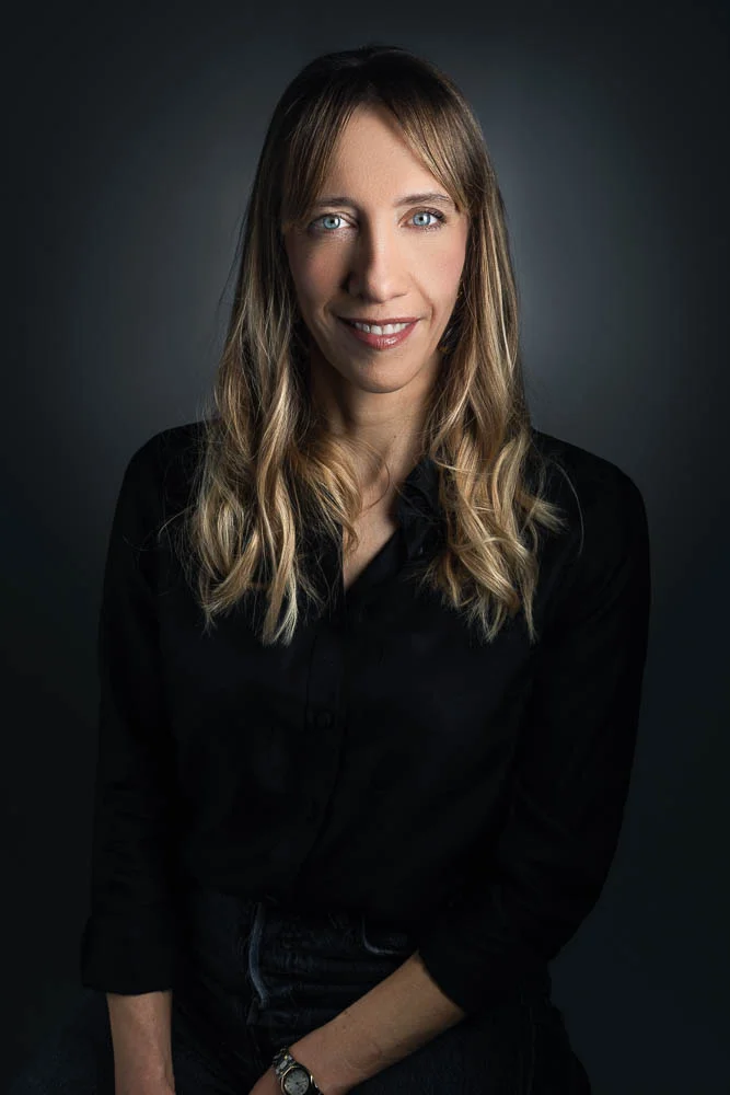 Shooting photo femme Paris – portrait en studio