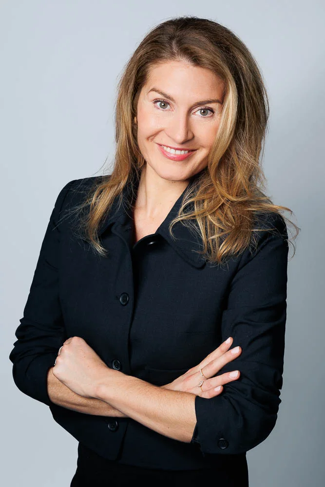 Photo corporate femme – portrait bras croisés