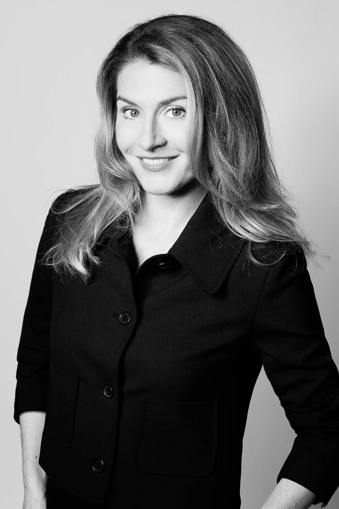Photo corporate femme – portrait noir et blanc
