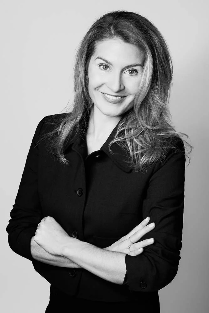 Photo corporate femme – portrait noir et blanc