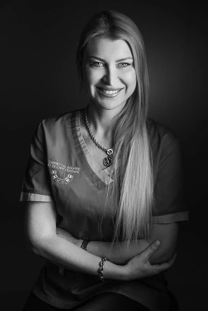 Photo corporate femme – portrait noir et blanc