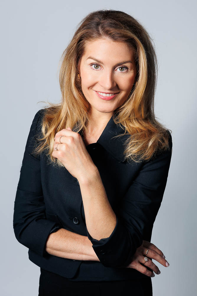 Photo corporate femme – portrait en veste noire