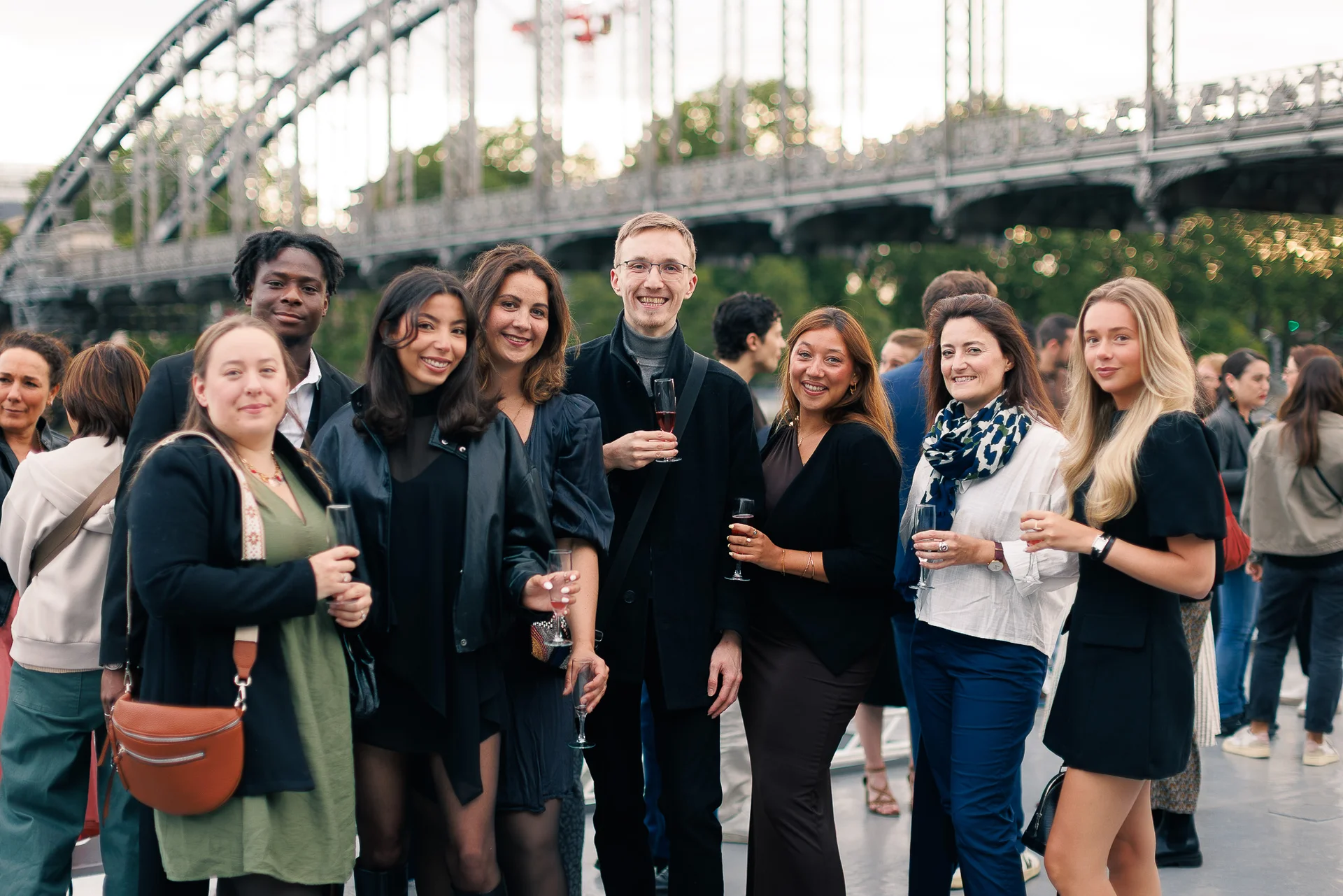 Photographie corporate en équipe – portrait en extérieur