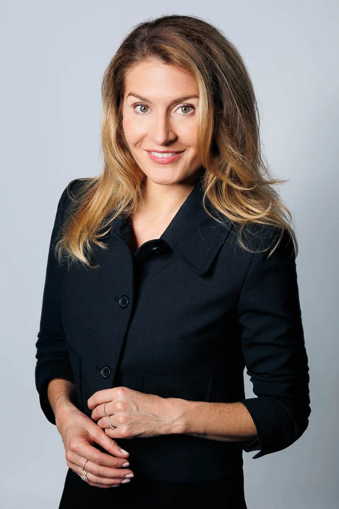 Shooting photo femme Paris – portrait en blazer