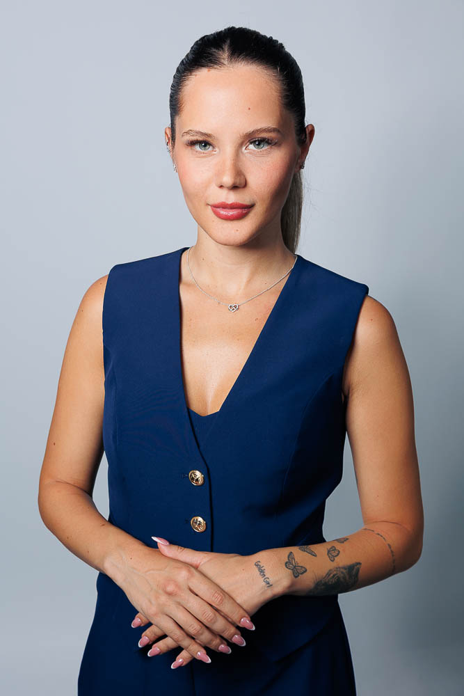 Shooting photo femme Paris – portrait en studio