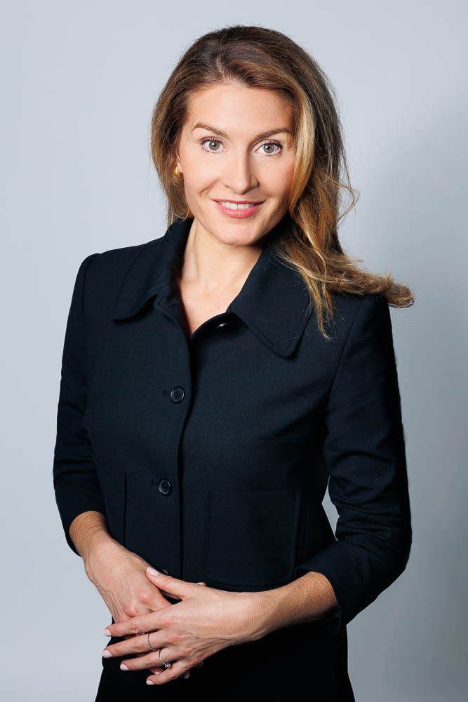 Shooting photo femme Paris – portrait en veste noire