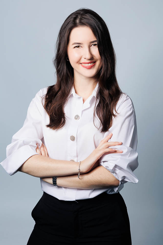 Photo corporate femme – portrait bras croisés