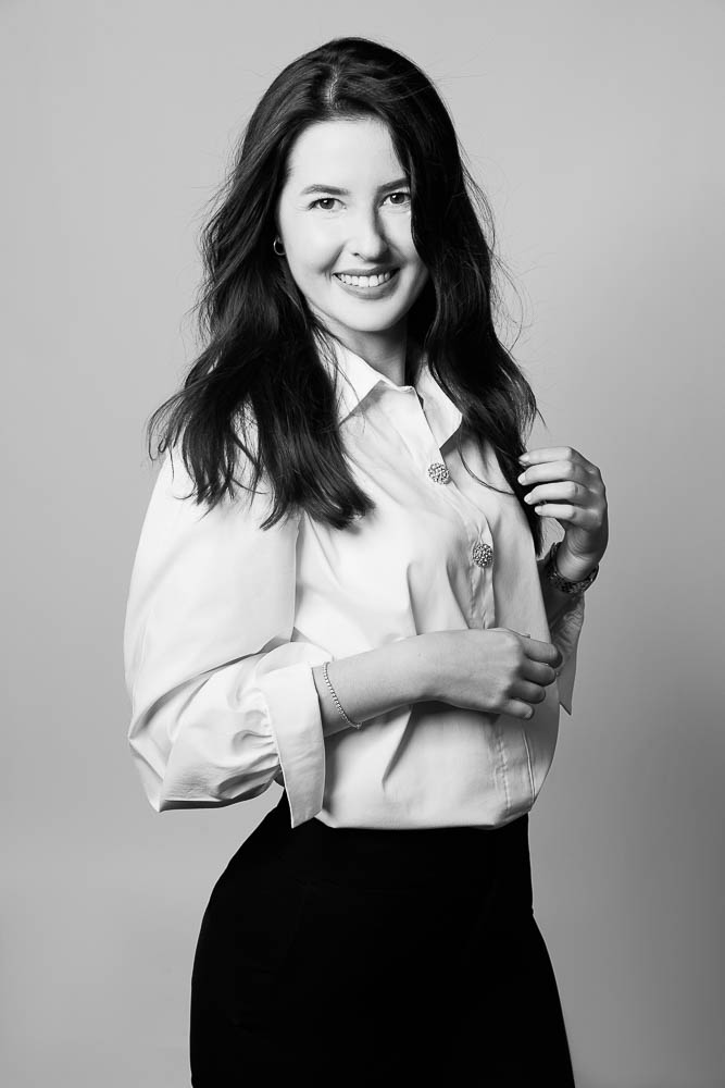 Photo corporate femme – portrait noir et blanc