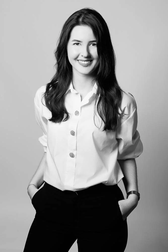 Photo corporate femme – portrait noir et blanc