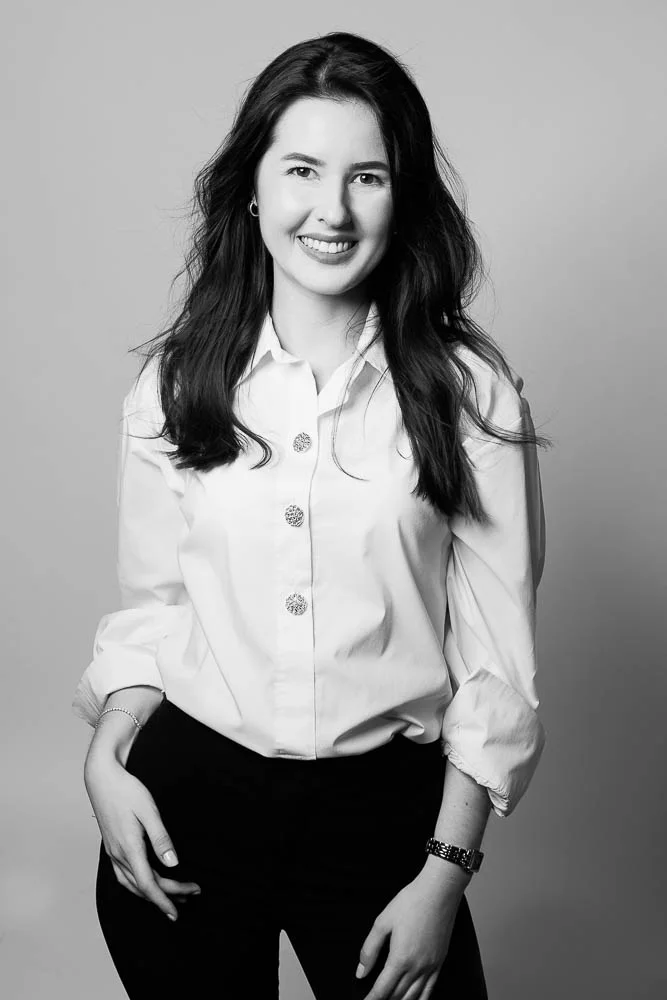 Photo corporate femme – portrait noir et blanc