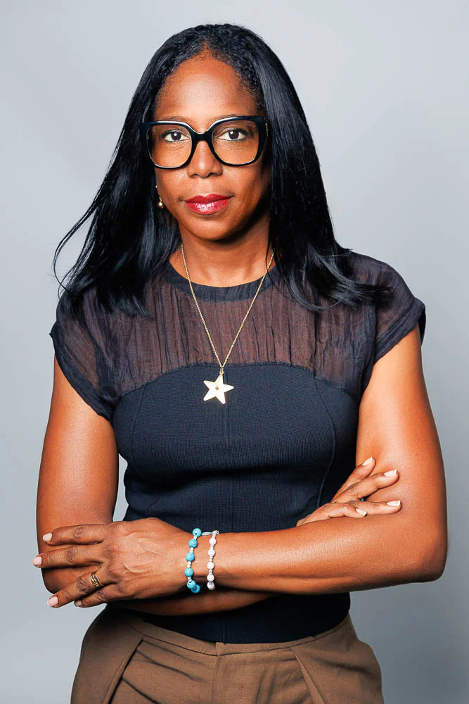 Photo de profil LinkedIn – portrait avec lunettes Photo de profil LinkedIn – portrait avec lunettes